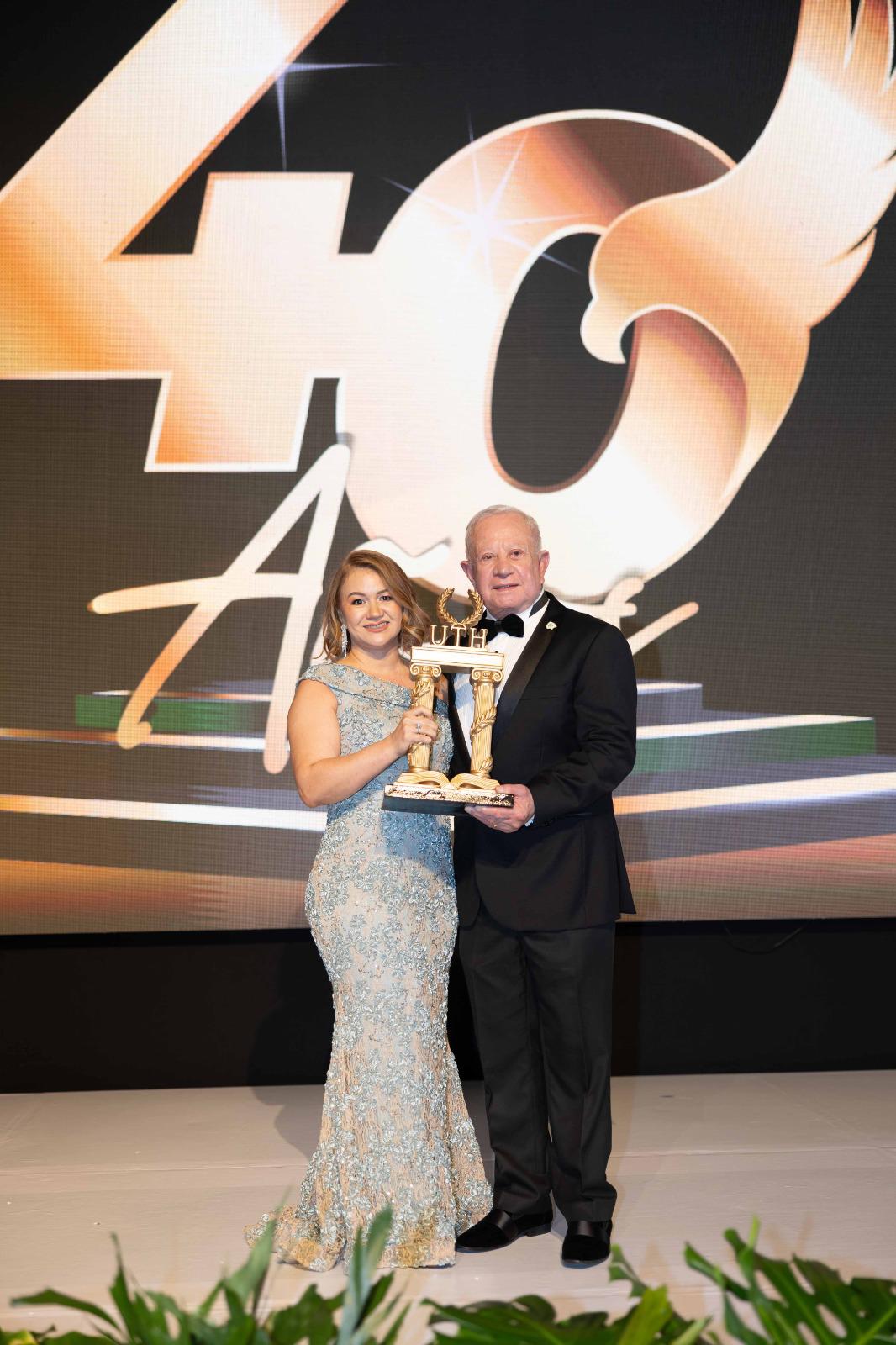 Elegancia y alegría: Así se vivió la celebración del 40 aniversario de la UTH