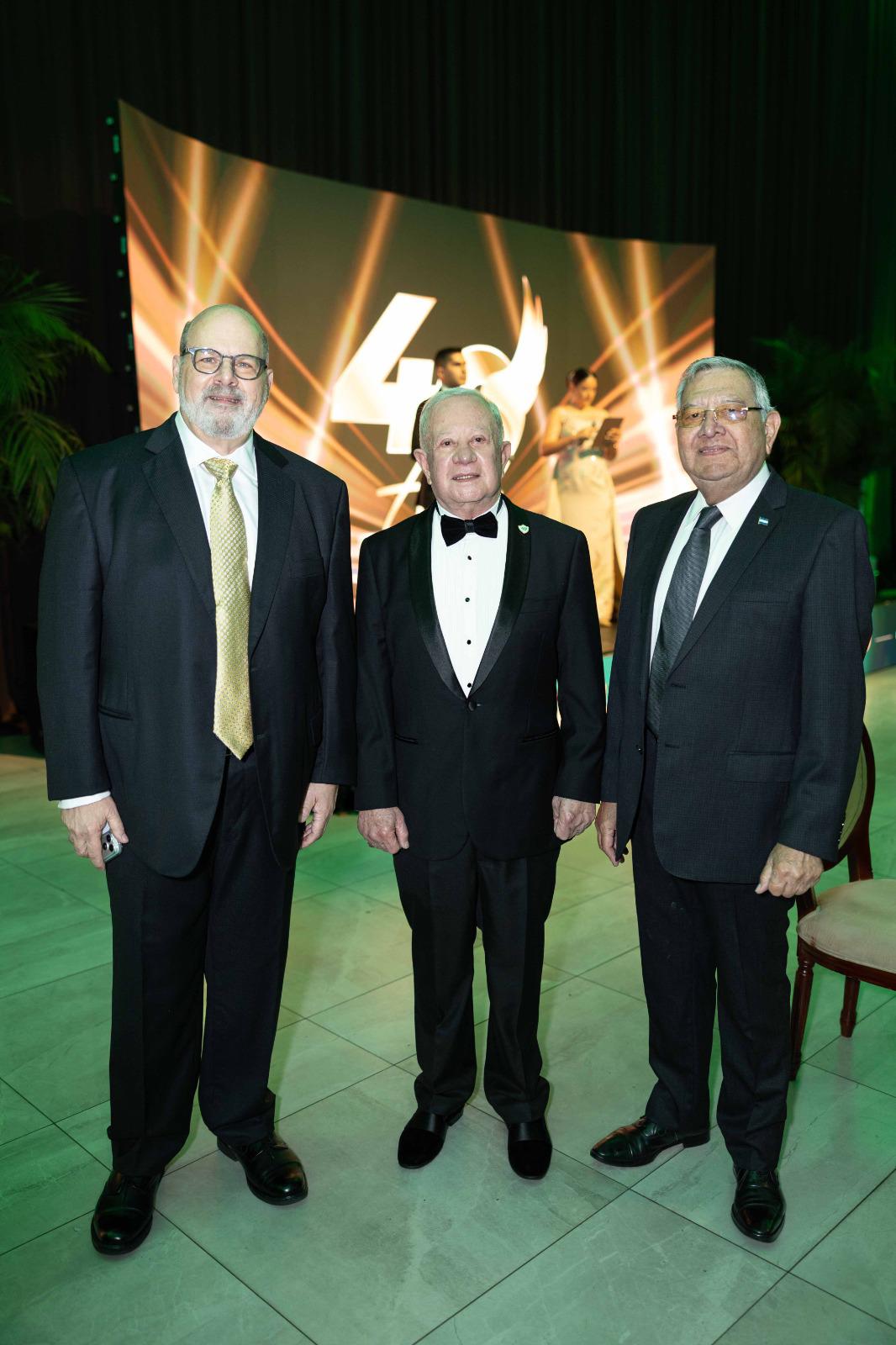 Elegancia y alegría: Así se vivió la celebración del 40 aniversario de la UTH