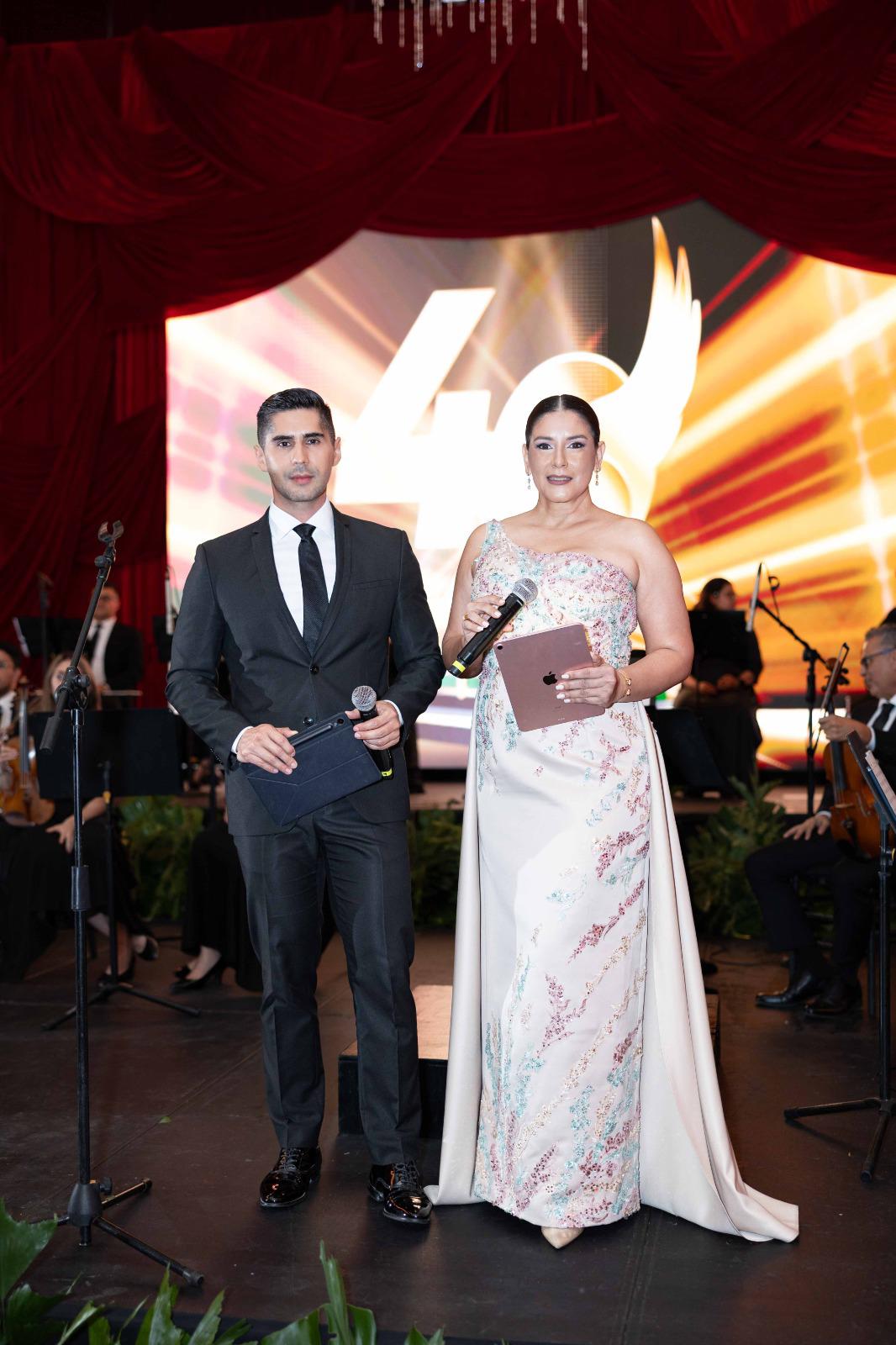Elegancia y alegría: Así se vivió la celebración del 40 aniversario de la UTH