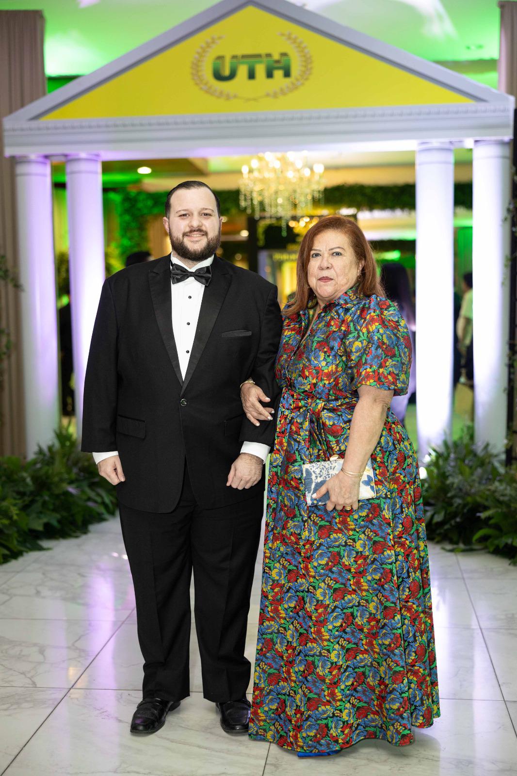 Elegancia y alegría: Así se vivió la celebración del 40 aniversario de la UTH