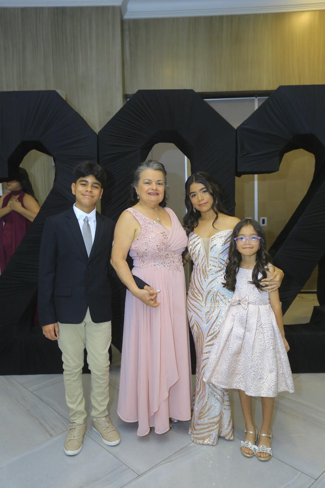 Una noche inolvidable para los 22 seniors de Big Step Institute