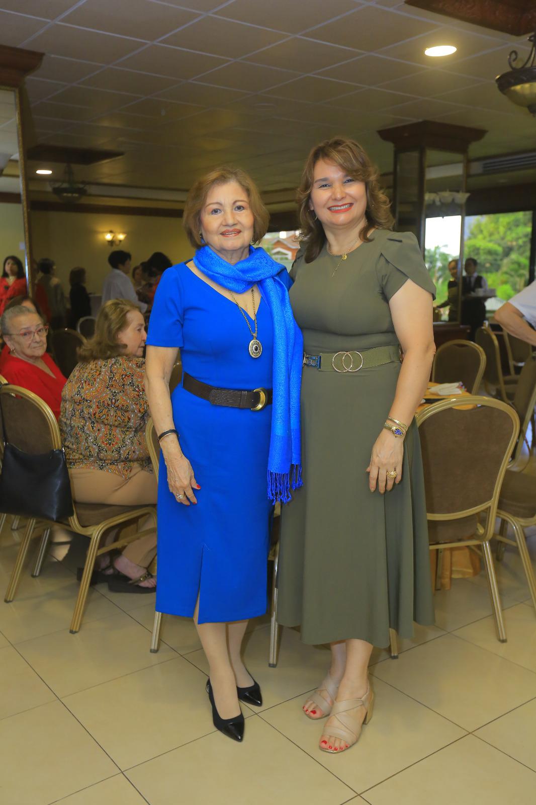 Club Internacional de Mujeres celebra su té navideño 2025