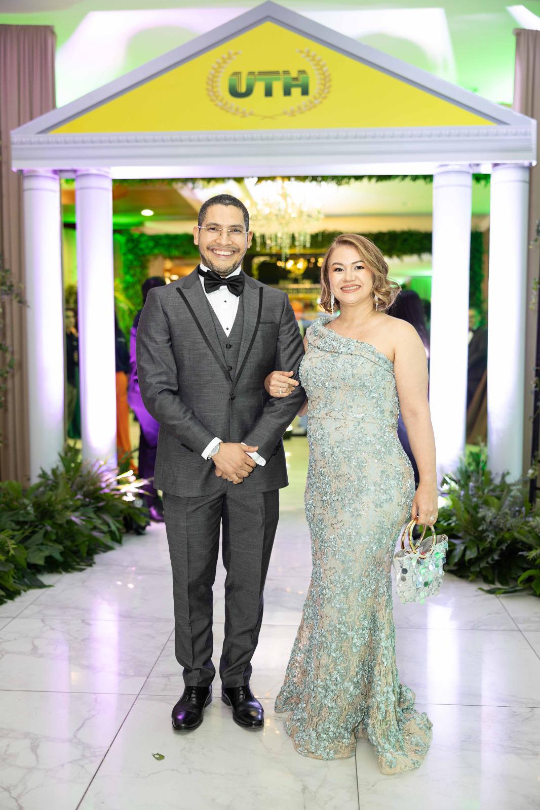 Elegancia y alegría: Así se vivió la celebración del 40 aniversario de la UTH