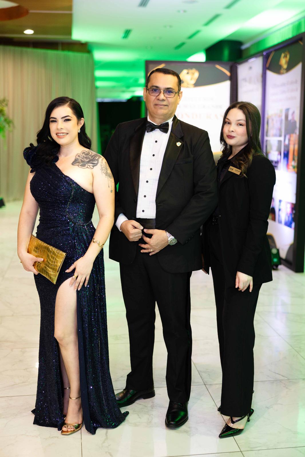 Elegancia y alegría: Así se vivió la celebración del 40 aniversario de la UTH