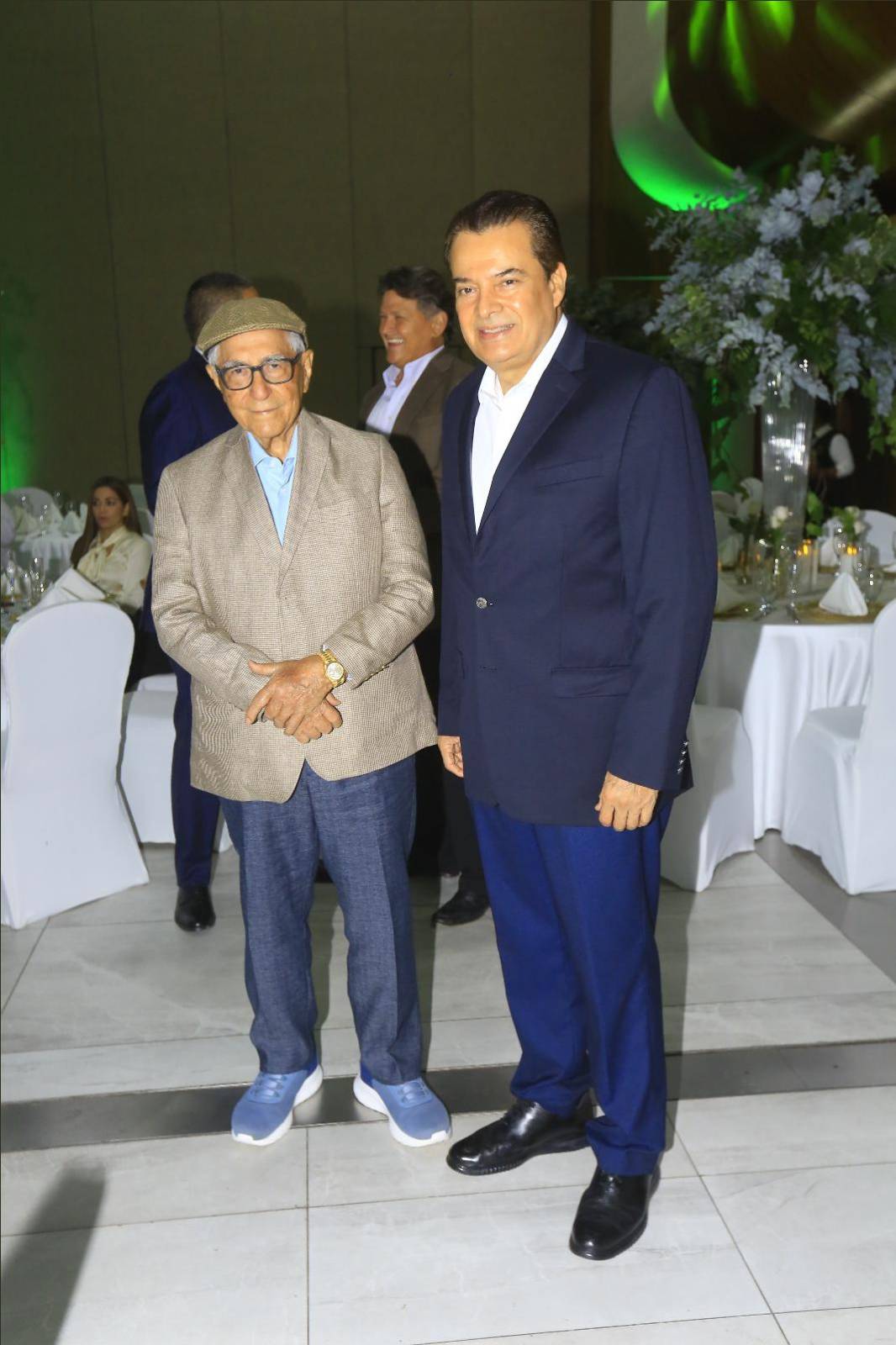 Realizan homenaje por su trayectoria empresarial a Flabio Tinoco