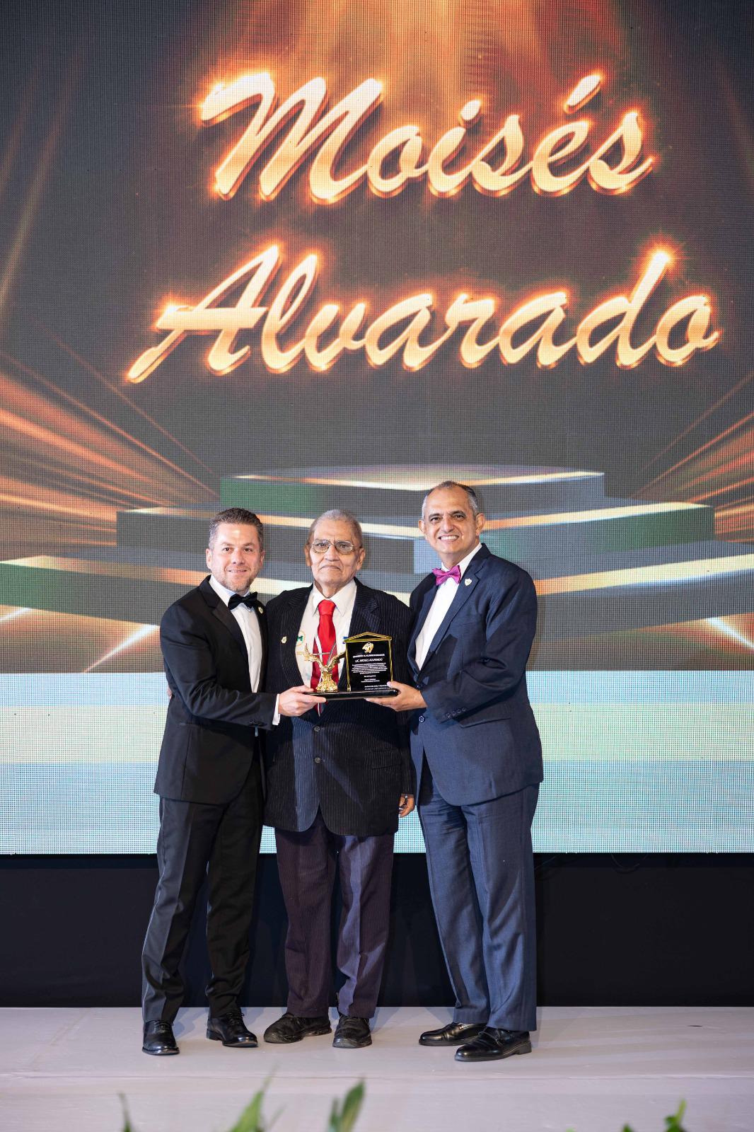 Elegancia y alegría: Así se vivió la celebración del 40 aniversario de la UTH