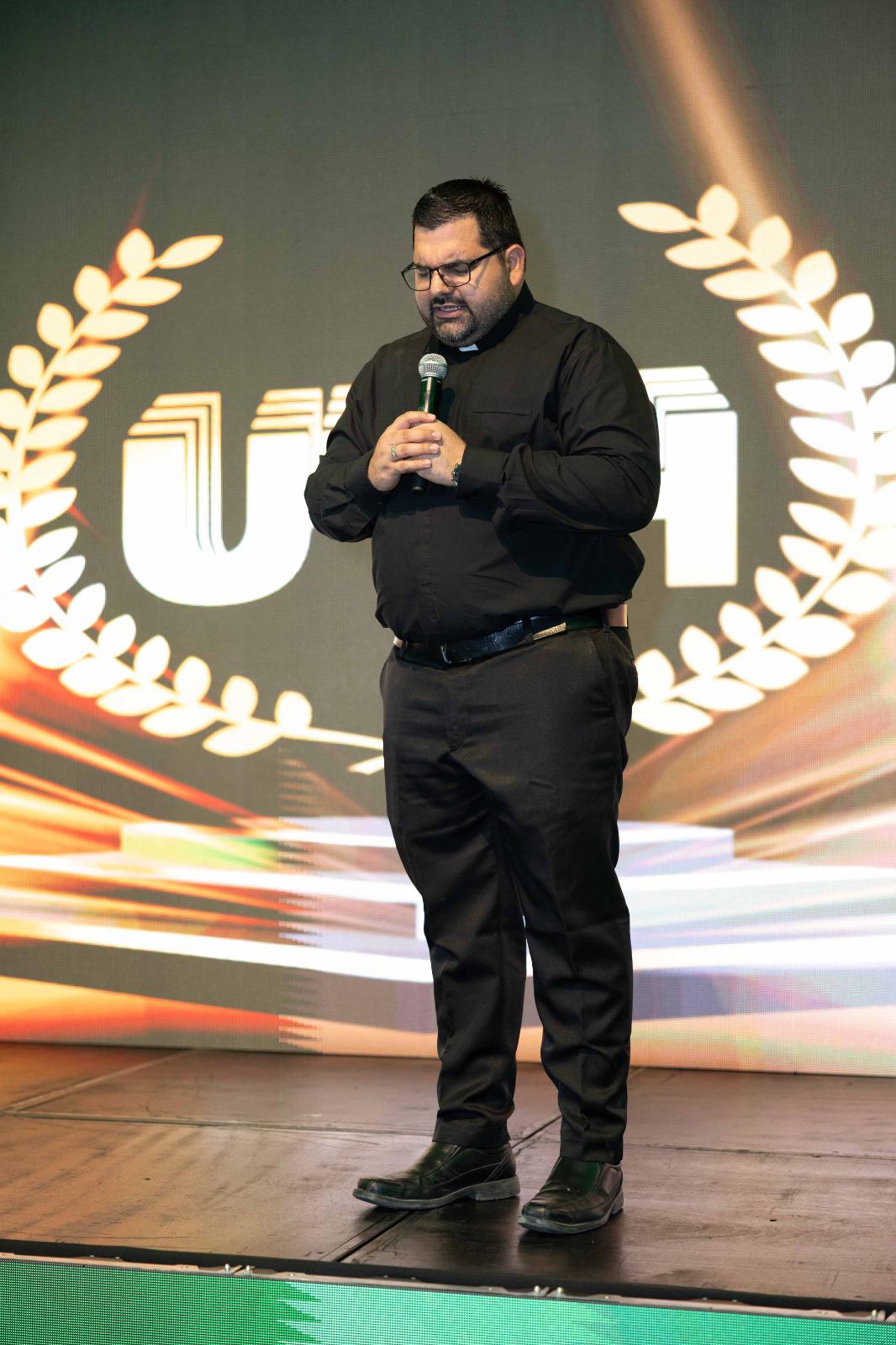 Elegancia y alegría: Así se vivió la celebración del 40 aniversario de la UTH