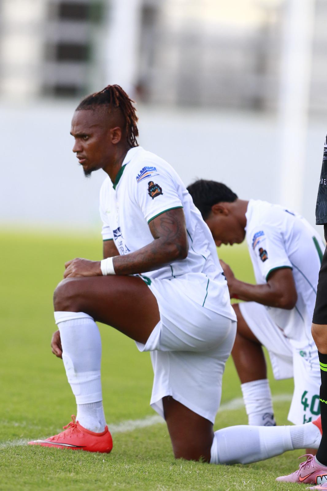 Chicas enamoran en Puerto Cortés, héroe y primer expulsado en regreso de la Liga