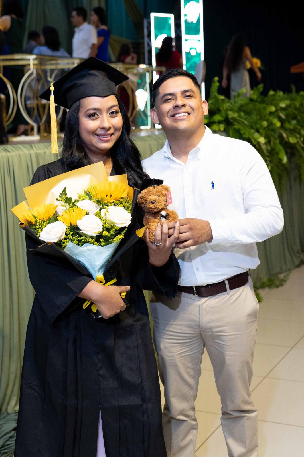 Fotos: La UTH celebra graduación a 332 nuevos profesionales