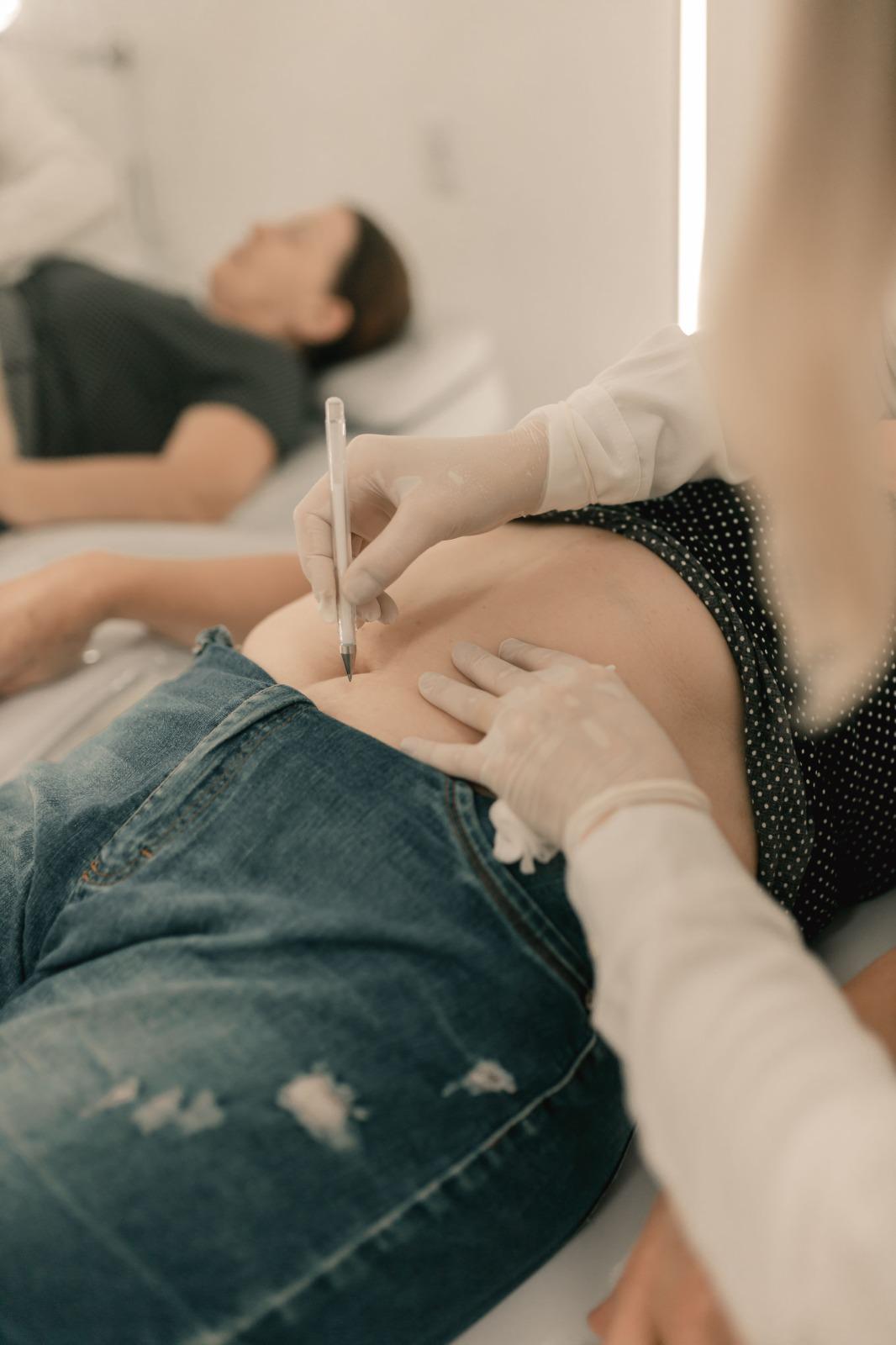 ¿Belleza sin límites? Usan grasa de donantes fallecidos para esculpir cuerpos