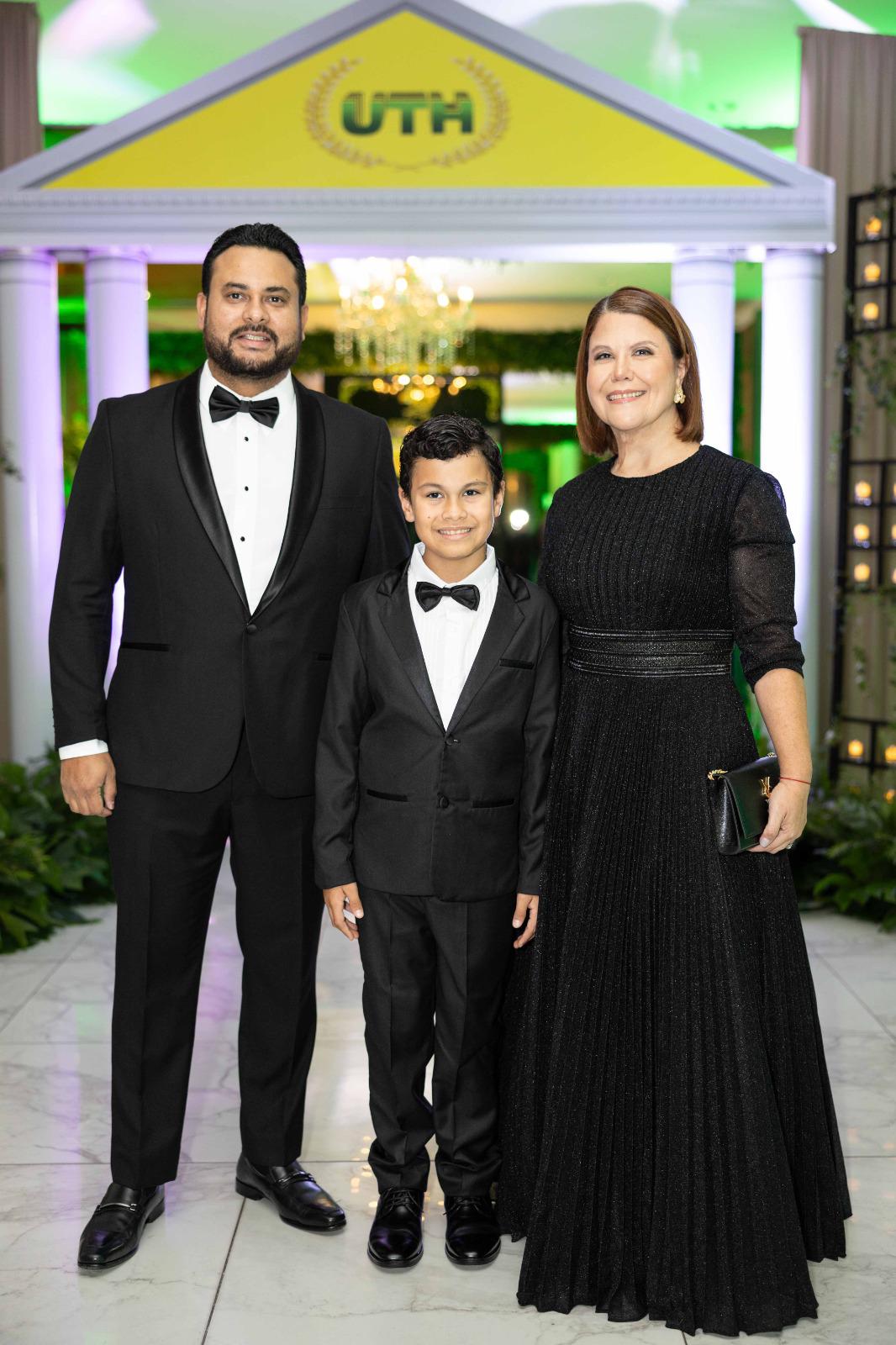 Elegancia y alegría: Así se vivió la celebración del 40 aniversario de la UTH