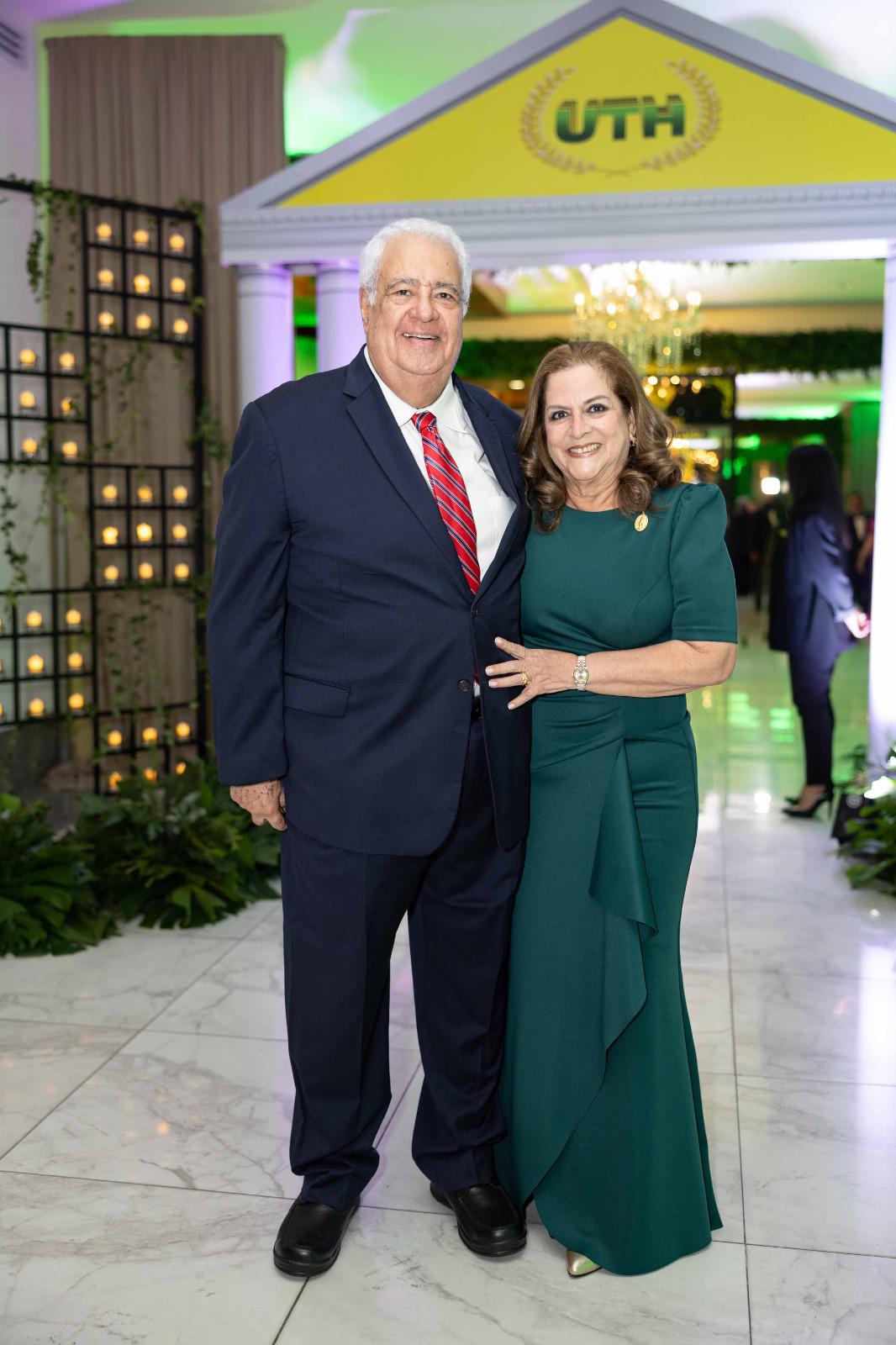 Elegancia y alegría: Así se vivió la celebración del 40 aniversario de la UTH