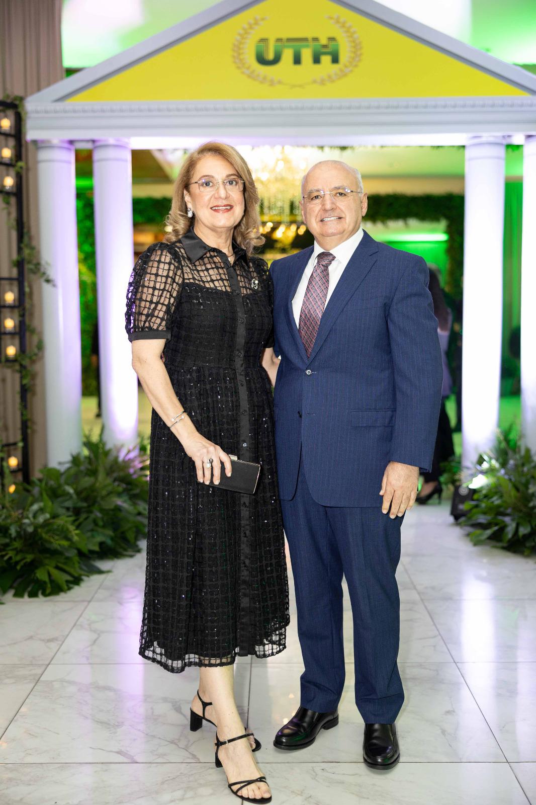 Elegancia y alegría: Así se vivió la celebración del 40 aniversario de la UTH