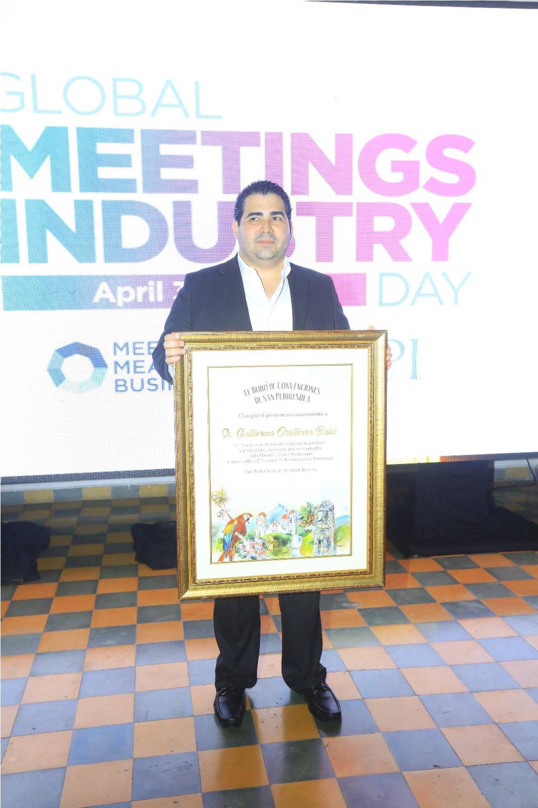 Homenaje a Guillermo Orellana, presidente del Buró de Convenciones de SPS