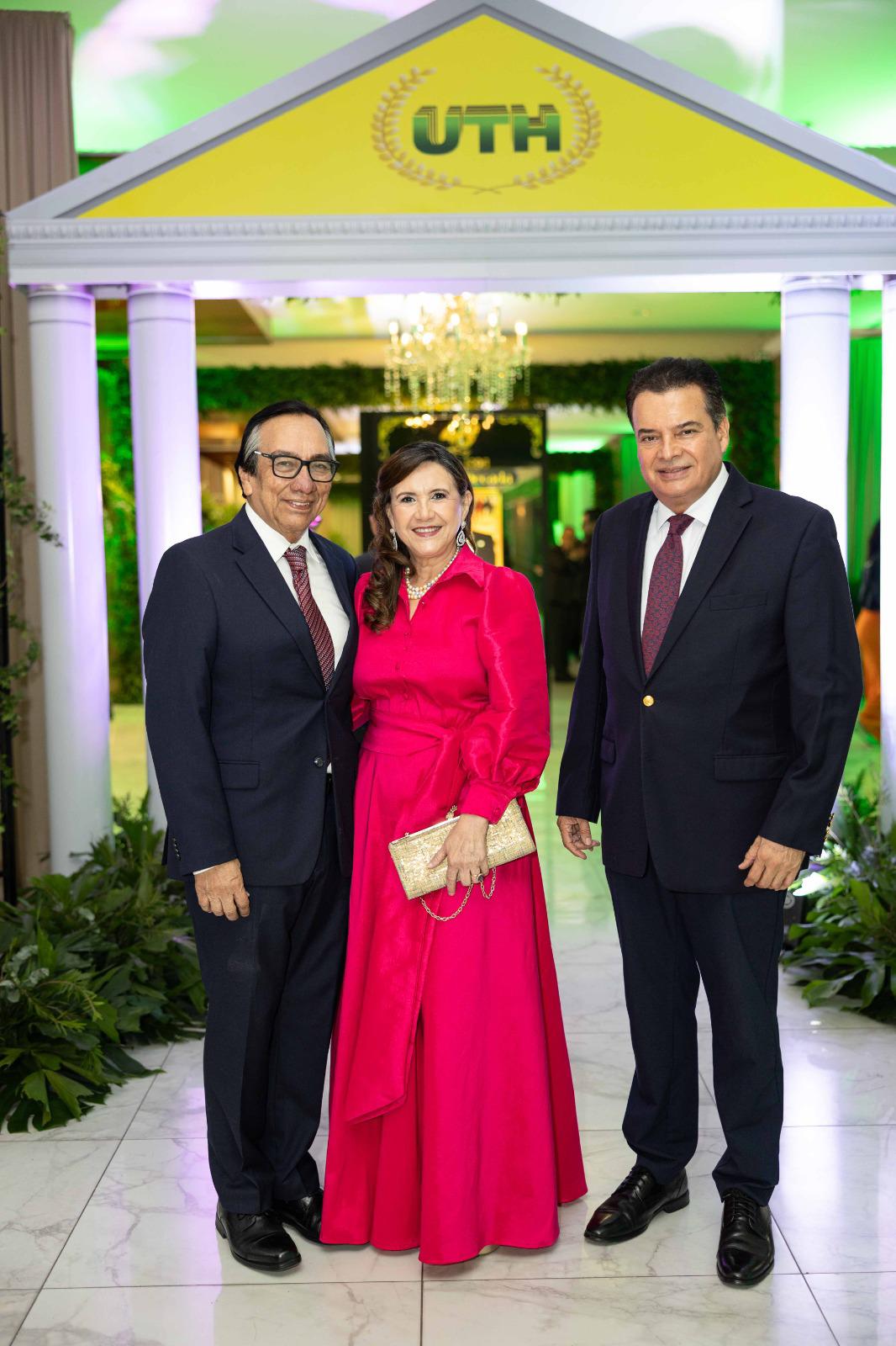 Elegancia y alegría: Así se vivió la celebración del 40 aniversario de la UTH