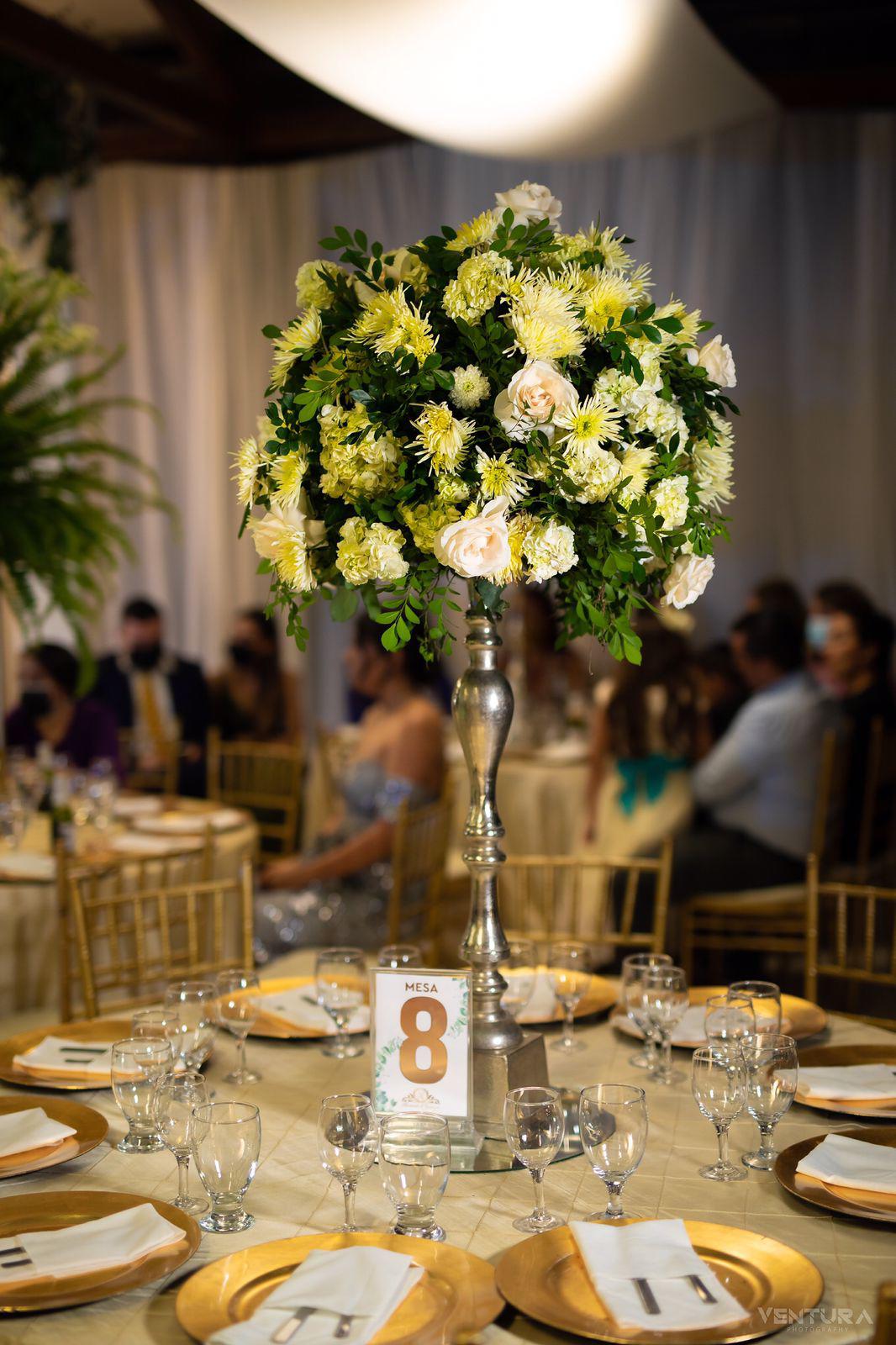 Moris Alvarado y Paola Banegas se unen en sagrado matrimonio