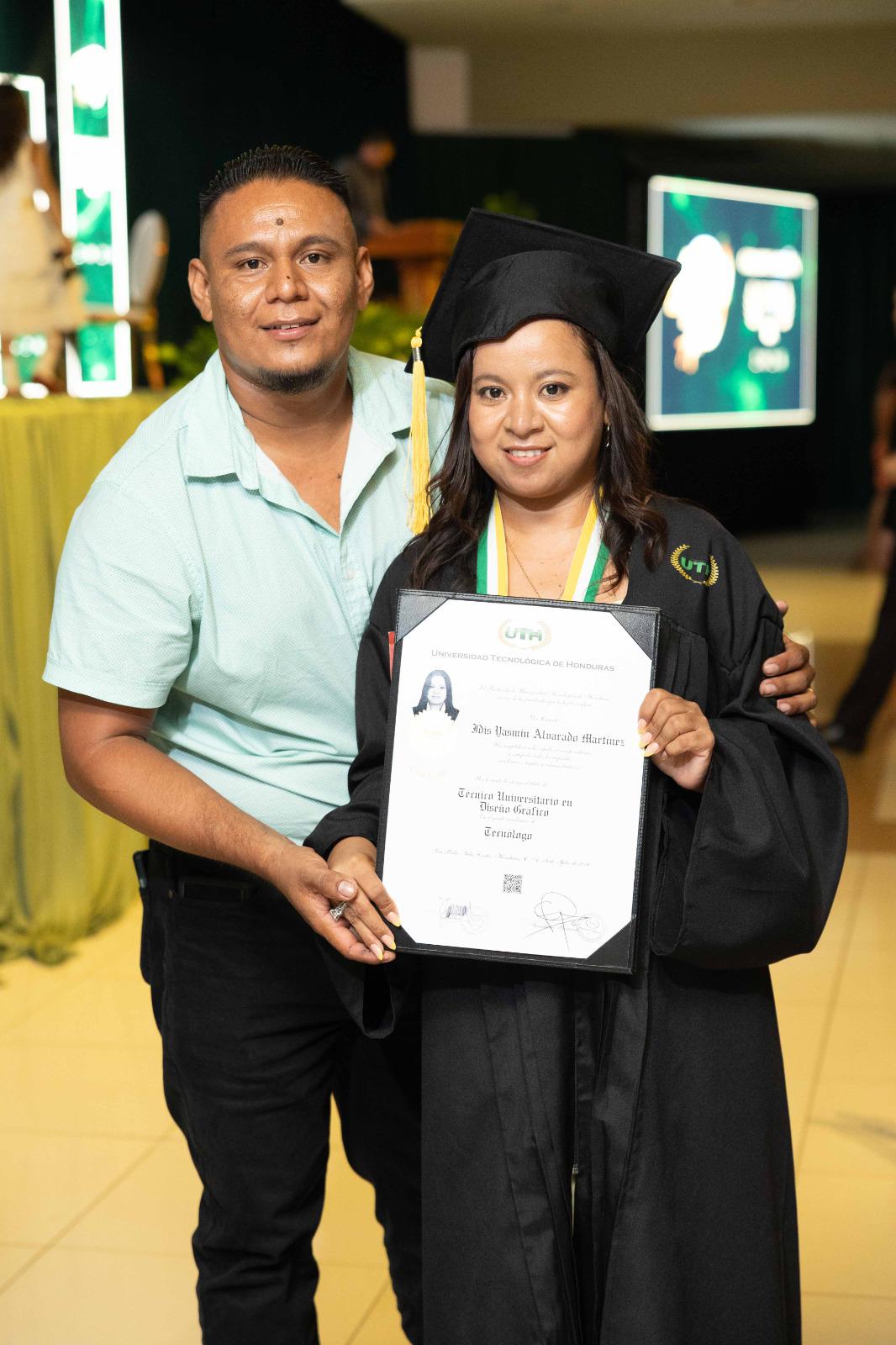 Fotos: La UTH celebra graduación a 332 nuevos profesionales