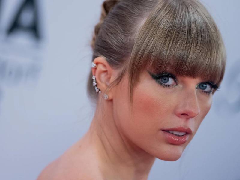 La cantante estadounidense Taylor Swift planea demandar por el uso de su imagen.