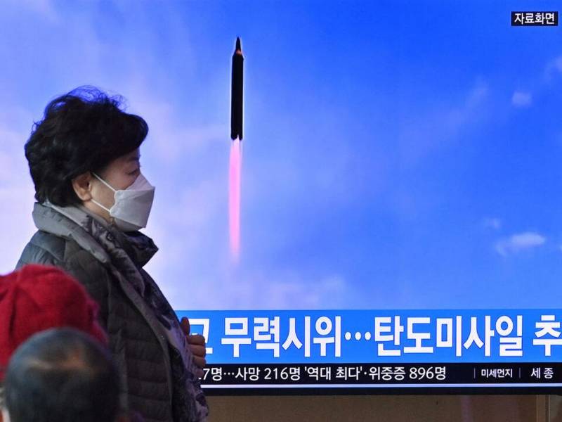 El lanzamiento norcoreano ocurre tras la llegada de un submarino estadounidense a Corea del Sur.