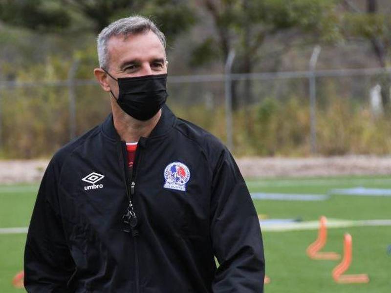 Pablo Lavallén luce optimista de cara a los duelos de semifinales que sostendrá ante Motagua.