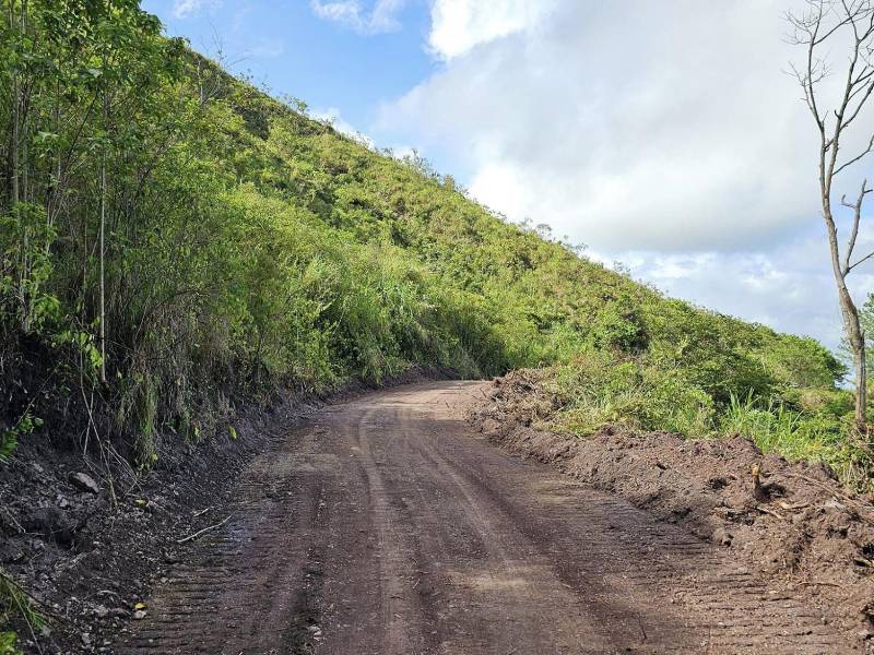 Antes que se construyera la carretera CA-13 en 1973, este era el acceso para viajar entre La Ceiba y Olanchito, sin embargo la vía se perdió al cubrirse de maleza. Hace unos días la municipalidad de Olanchito la rehabilitó.
