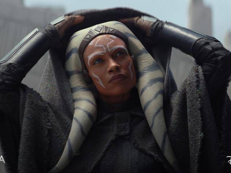 La actriz estadounidense Rosario Dawson como Ahsoka Tano.