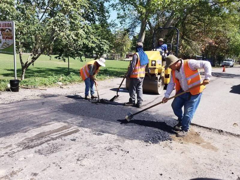El bacheo en la carretera CA-13, entre Atlántida y Colón se ha intensificado en los ltimos días, como una priopridad del nuevo gobierno.