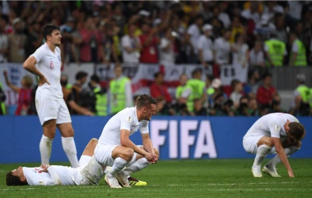 Los jugadores de Inglaterra, tristes por la derrota y eliminación ante Croacia.