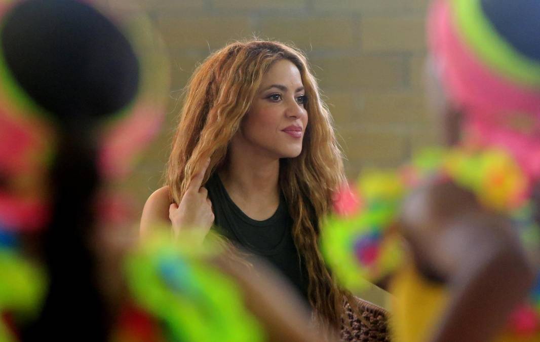 En el acto inaugural, asistieron habitantes de la comunidad del barrio Nuevo Bosque, principales beneficiarios del proyecto educativo y cientos de fans, quienes mostraron su emoción y cariño por Shakira cantando varias de sus grandes éxitos.