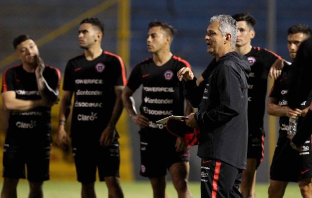 La selección de Chile que dirige Reinaldo Rueda, se enfrenta este martes a Honduras en duelo amistoso a realizarse en el estadio Olímpico de San Pedro Sula. En el 11 inicial de los chilenos habrá un tridente ofensivo.