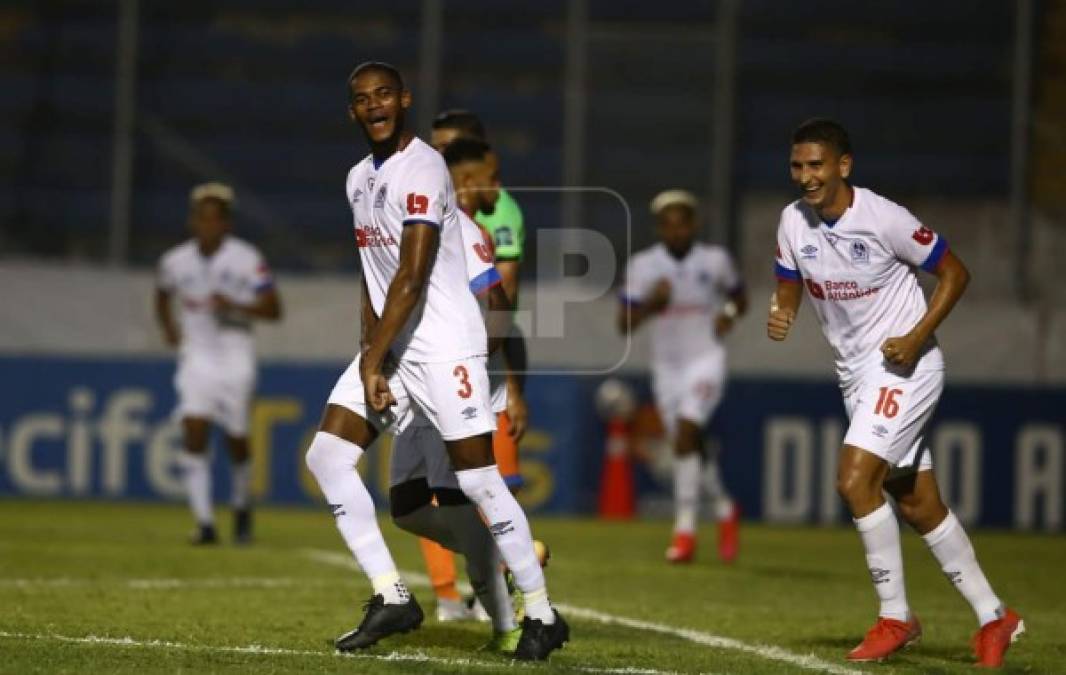 El defensa Elvin Casildo adelantó al Olimpia en el marcador contra los Lobos de la UPN.