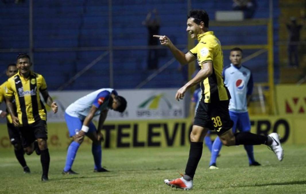 Jhow Benavídez celebrando su golazo contra el Motagua.