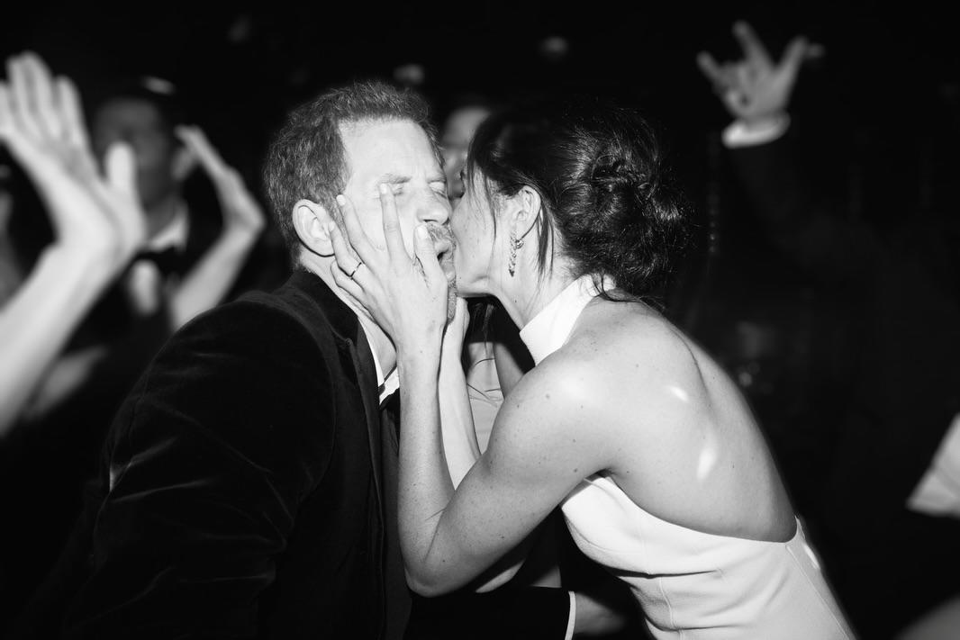 Meghan Markle publica fotos inéditas de su boda con Harry