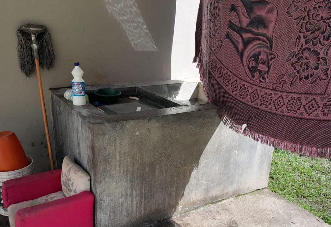 Niña de un año muere ahogada tras caer a una pila en Colón