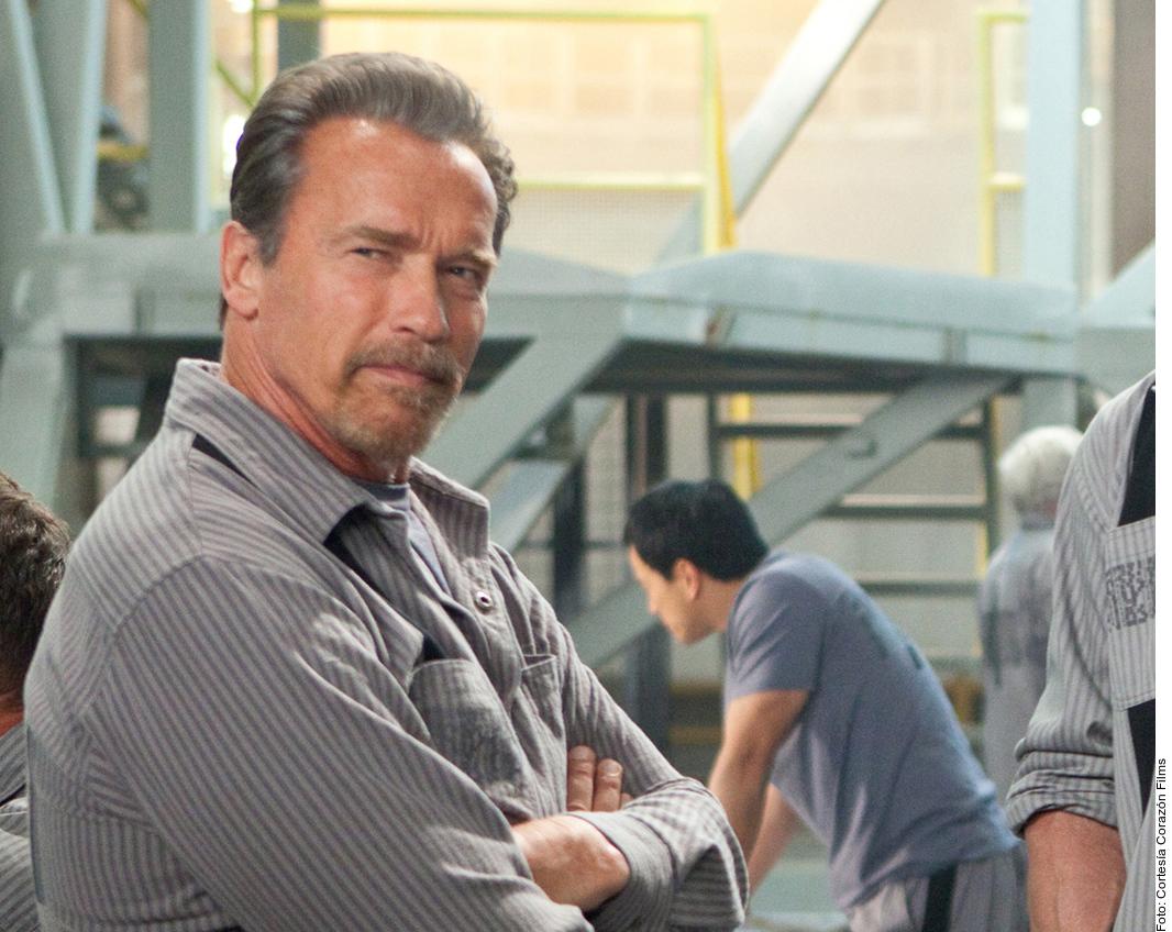 Se disculpa Schwarzenegger por ‘manosear’ a mujeres