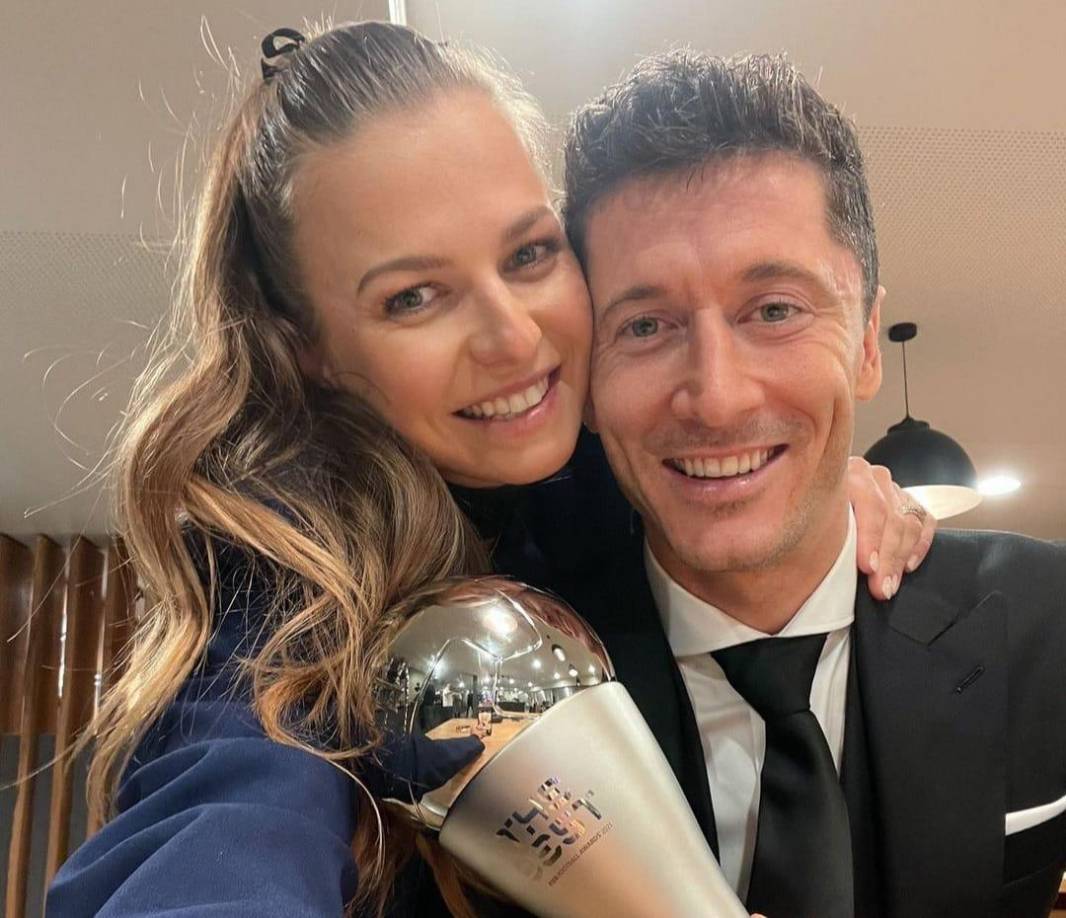 Lewandowski y Anna han compartido su alegría tras obtener el premio The Best y en las últimas horas se han conocido detalles de como la chica ha sido clave para que el delantero pueda destacar a lo grande.