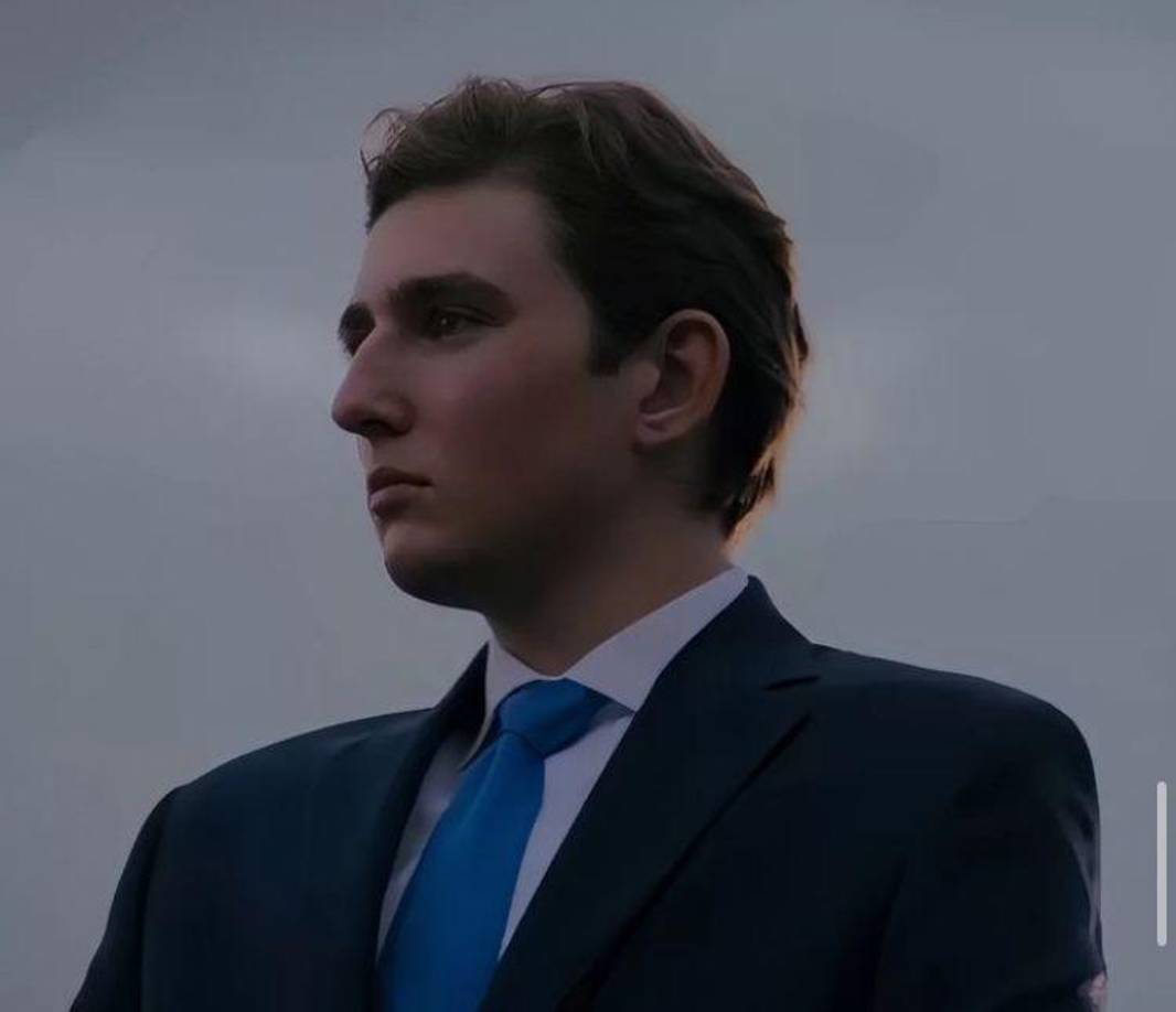 Durante toda su vida, Barron ha vivido en varias ciudades de Nueva York, Washington y Florida, donde ha estudiado en los mejores colegios privados.