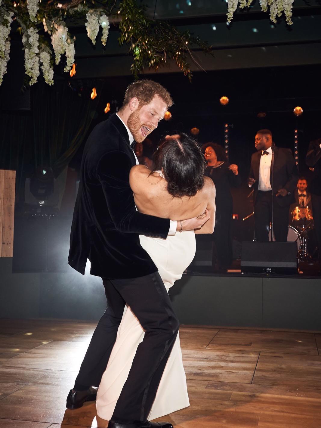 Meghan Markle publica fotos inéditas de su boda con Harry