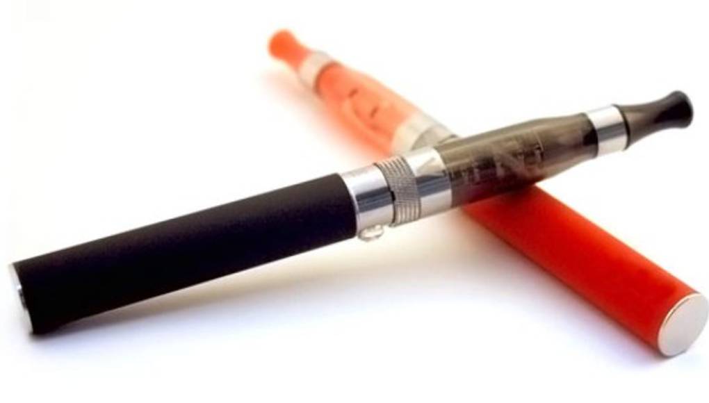 Los adultos jóvenes son los que más usan cigarrillos electrónicos