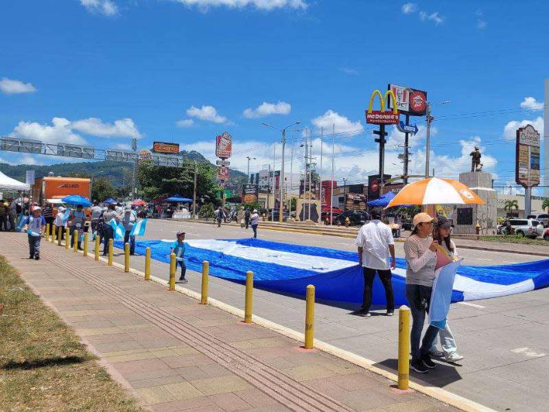 Ambiente previo a la caminata de oración en Tegucigalpa.