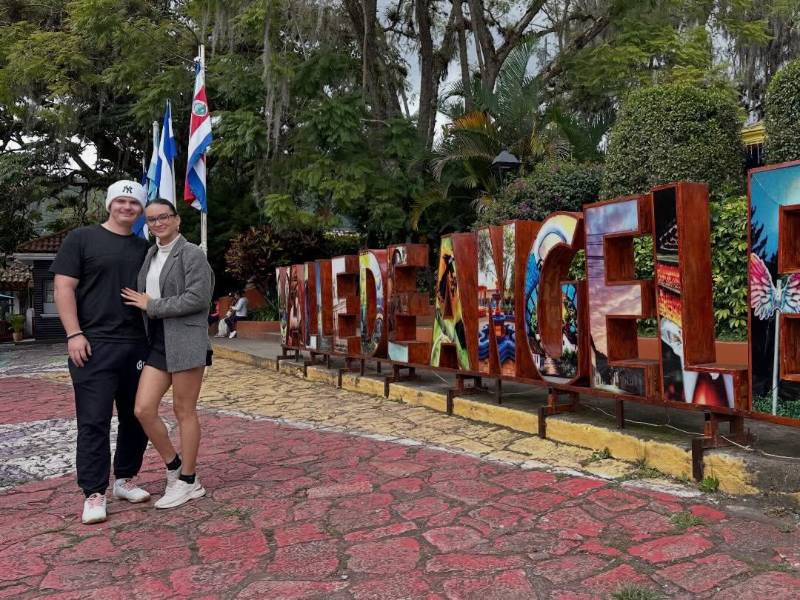 Sandra y Cody: un amor a prueba del tiempo y la distancia