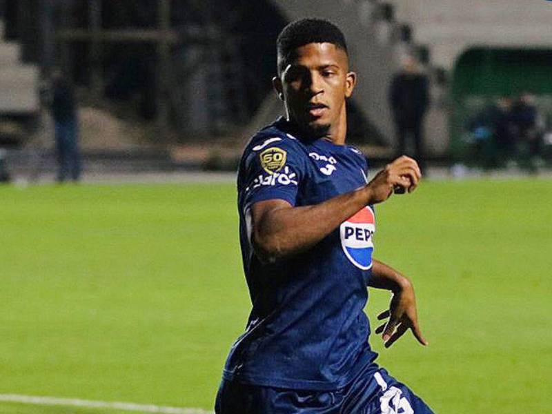 Jorge Serrano en uno de sus partidos con Motagua en la Liga Nacional. El futbolista panameño recibió 2 partidos de suspensión.