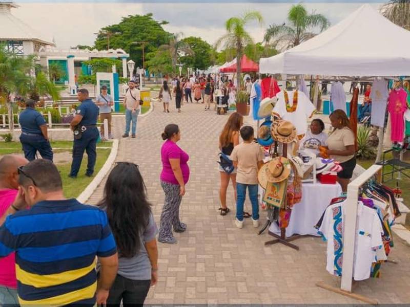 Los principales sitios turísticos de Atlántida, como el Paseo de los Ceibeños frente a la playa, entre otros, ya están listos para recibir a los visitantes en el feriado.