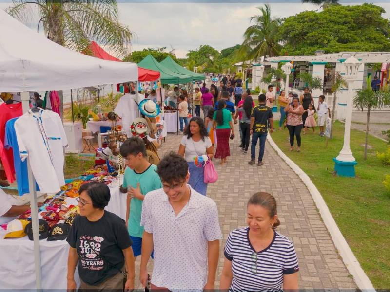 El paseo de los Ceibeños es uno de los sitios turísticos mas visitados de la Novia de Honduras.