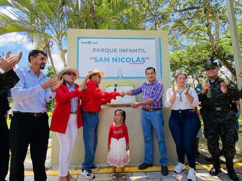 Autoridades gubernamentales inauguraron el parque infantil San Nicolás en ese municipio del departamento de Copán, en el occidente de Honduras.