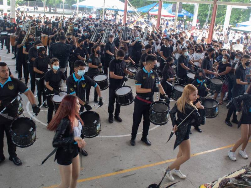 El evento inició desde las 8:30 am con una espectacular presentación de su banda para celebrar el 20 de julio, Día del Indio Lempira.