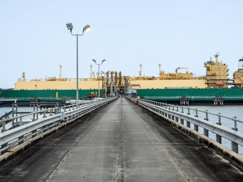 Un buque cisterna en la terminal de gas natural licuado del Atlántico en Point Fortin, Trinidad, el 19 de abril de 2023. Las reservas petroleras de Venezuela pueden ser vastas, pero algunas de las mejores oportunidades se encuentran en alta mar.