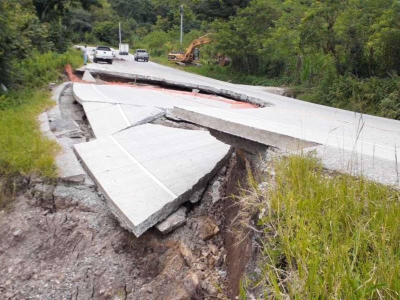 En la carretera CA-11 que conecta La Entrada con el punto fronterizo de El Florido en Copán Ruinas, presenta varios puntos críticos, hay fallas en las comunidades de La Esperanza, San Antonio y El Jaral.
