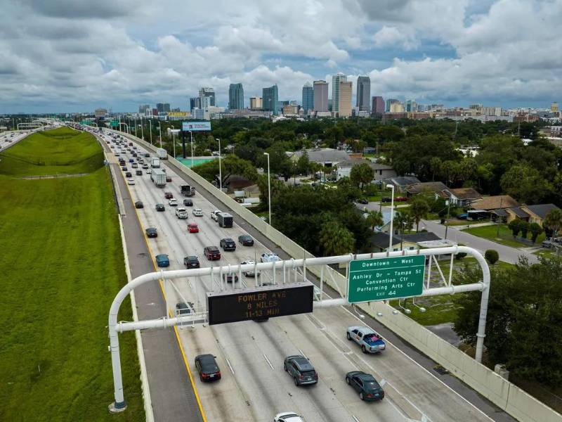 La ley SB 1718 sanciona con hasta 15 años de cárcel el traslado de inmigrantes indocumentados en Florida.