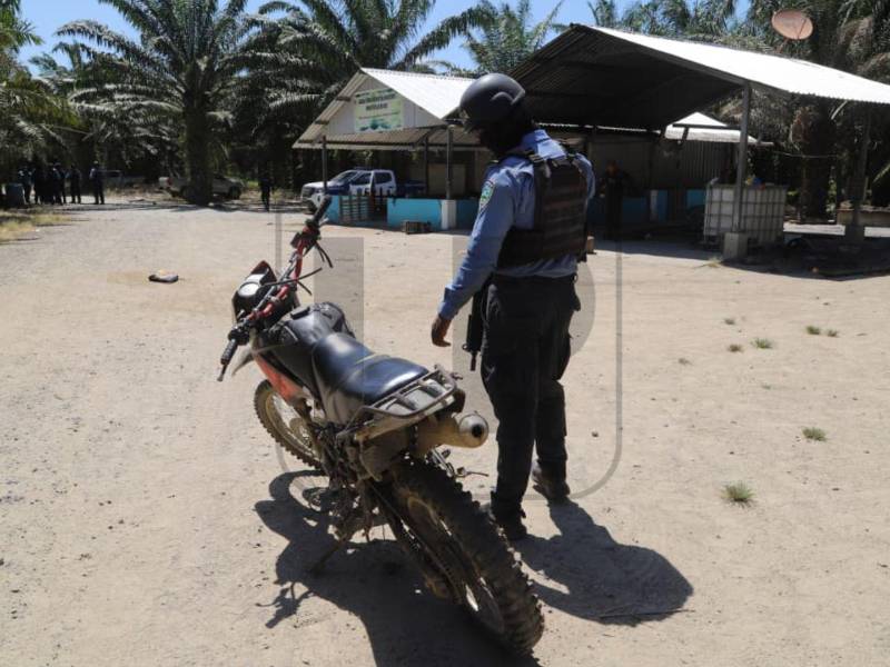 Las autoridades policiales mantienen intervenida la finca y toda la zona del Bajo Aguán, donde se registró la masacre. Testigos dijeron que el crimen ocurrió a las 6:00 de la mañana.